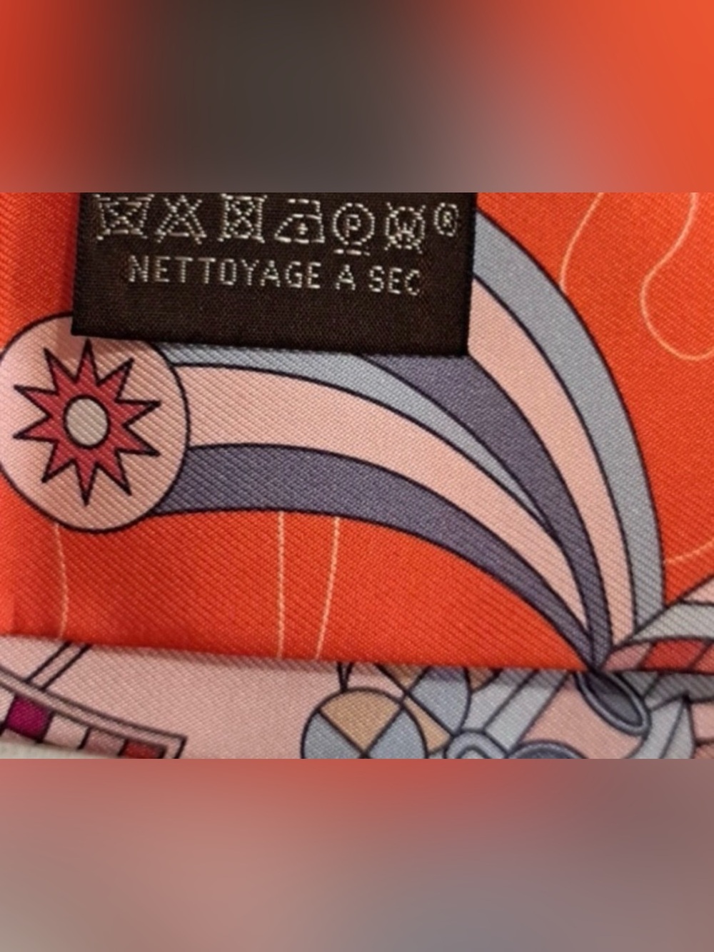 Hermès Silk “Springs Springs” Twilly Orange Bois de Rose. Full set with tags. - Picture 9 of 10